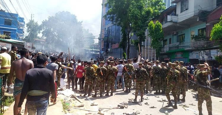 খাগড়াছড়িতে ১৪৪ ধারা ভঙ্গ, সেনাবাহিনীর ১০ জন আহত
